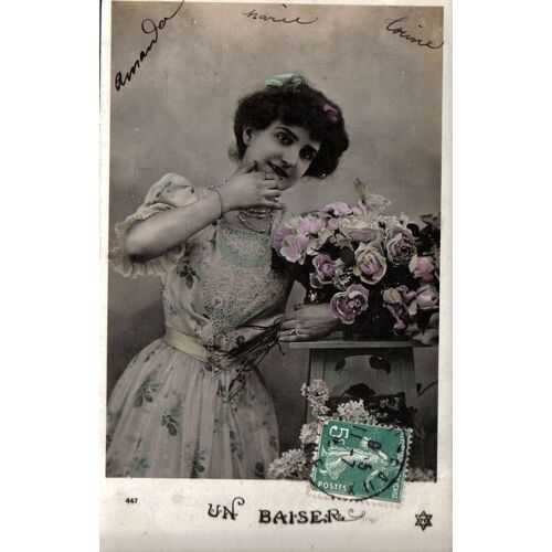 Carte Postale Ancienne, France, Voeux, Femme, Bouquet De Fleurs, Roses, Un Baiser