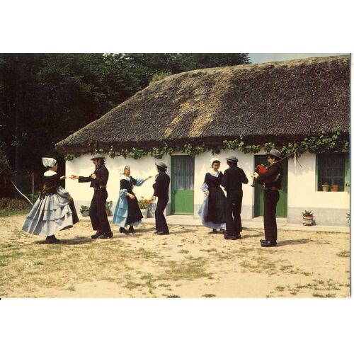 La Vendée Touristique, Folklore Maraichi,, En Dansant Devant La Bourrine (Ref V085)