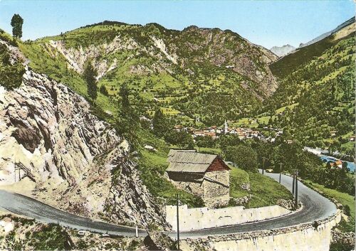Saint Etienne De Tinee Vue Generale Et La Route D'auron