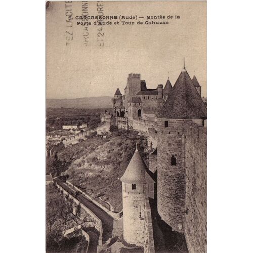 Carte Postale Ancienne, France, Aude ( 11 ), Carcassonne, Montée De La Porte D'aude Et Tour De Cahuzac - Oblitération Du 05/07/1929