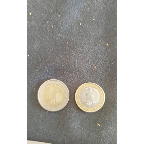 Pièces De 1€ Et Une De 2 €