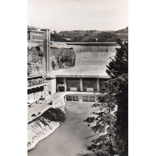 Cpa Noir Et Blanc - Dentelee - Barrage De Genissiat- 01 - Ain - Batiment D'administration Et Transformateurs Sous Auvent De L'usine - Editions Perrier - Photo Veritable Non Ecrite