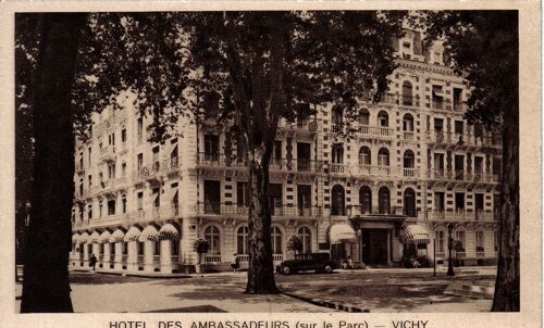 Carte Postale Ancienne, France, Allier ( 03 ), Vichy, Hôtel Des Ambassadeurs Sur Le Parc