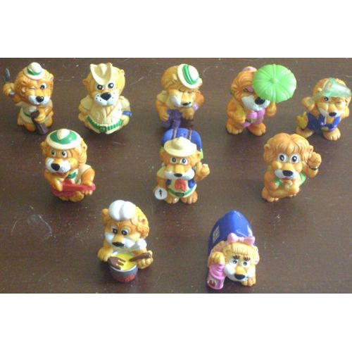Lot 10 Figurines Kinder Lion