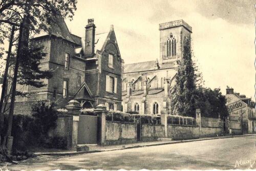 Dozulé : L'église Et Le Presbytère