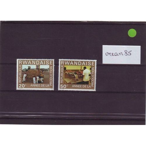 Rwanda 1975 : Année De La Production - Lot De 2 Valeurs Neuves