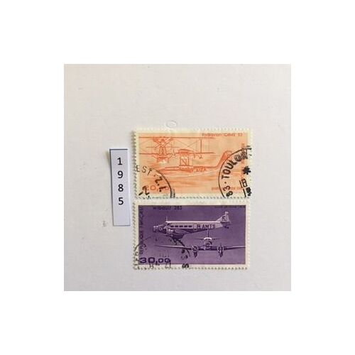 Lot De 2 Timbres Oblitérés