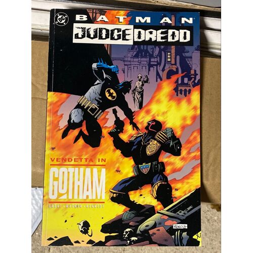 Batman Judge Dredd: Vendetta In Gotham Gn