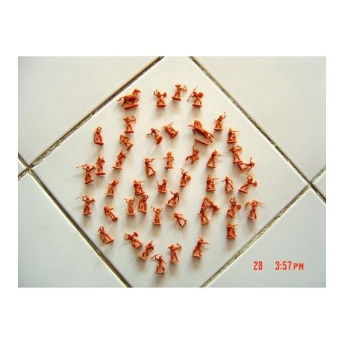 Lot De 46 Indiens + 2 Chevaux En Plastique De 3 Cm
