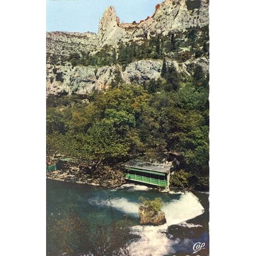Fontaine De Vaucluse . Rocher Pain De Sucre Et Restaurant. 1965