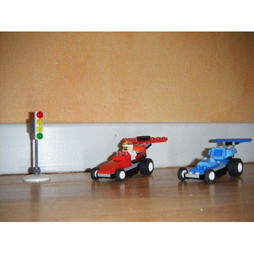 LEGO racers 4593 - 2 voitures de course et 1 pilote