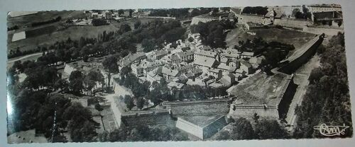 Carte Postale Semi Moderne Mont Louis Sur Tet Pyr Or Vue Panoramique Aerienne De Mont Louis A Droite Une Partie Du Fort