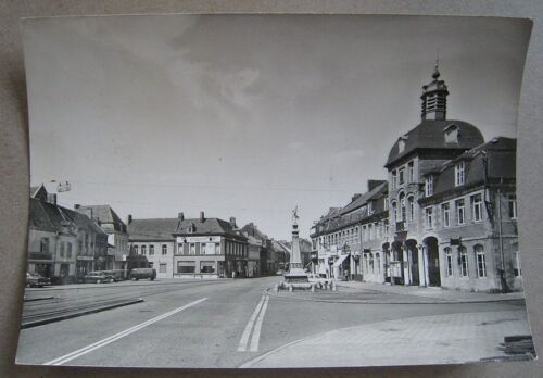 St-Ghislain. Saint-Ghislain. Place Des Combattants Et Monument