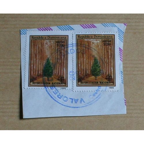 2  Timbres Oblitérés : République Dominicaine (Sur Coin D'enveloppe)