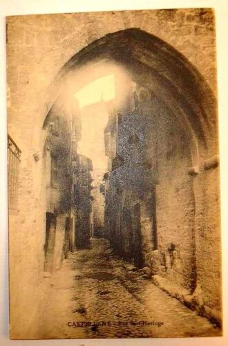 Carte Postale Semi Moderne  Alpes Maritimes Castellane Rue De L Horloge
