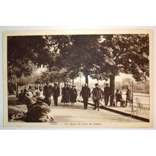 Carte Postale Ancienne Vichy Allier Les Quais Du Parc De L Allier