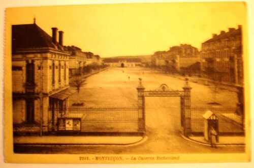 Carte Postale Ancienne Montlucon Allier La Caserne Richemond