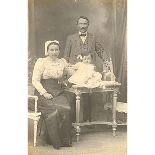 Famille Posée