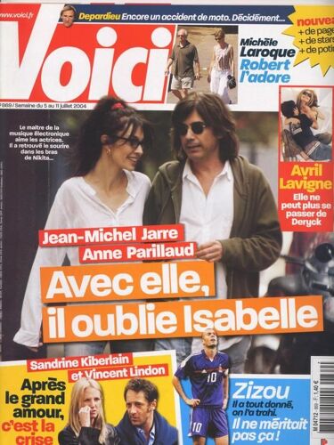 Voici / 05-07-2004  N° 869 : Jean Michel Jarre / Anne Parillaud (2p) - Vincent Lindon / Sandrine Kiberlain (2p) - Avril Lavigne (2p) - Eminem (4p) - Zinedine Zidane (2p) - Kiefer Sutherland (2p)