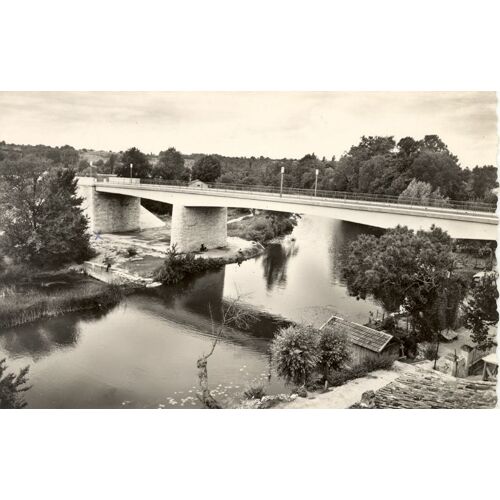 Coutras. " Le Pont De La Dronne" . Gironde. 1956