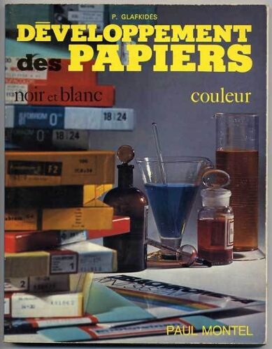 Développement Des Papiers, Noir Et Blanc, Couleur