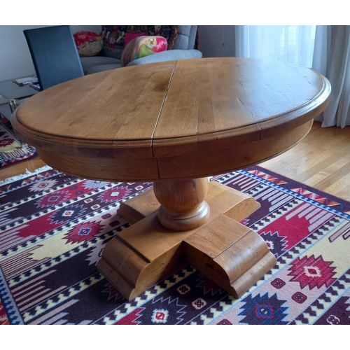 Table Ronde En Chene Massif.