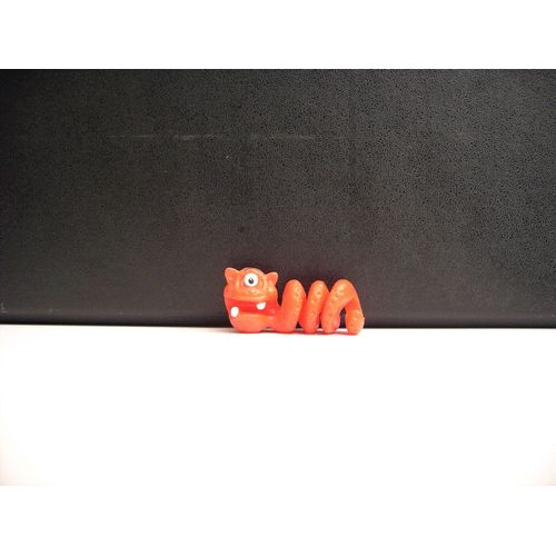 Kinder - Figurine N° K03 N 70 / K03n70 : "Ornement " De Crayon : Le Monstre Rouge (Bleistiftmonster)
