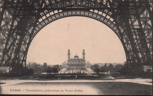 Paris - Trocadéro Pris Sous La Tour Eiffel - 1916