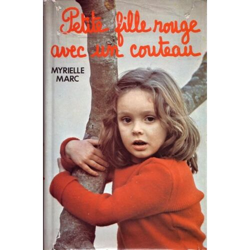 Petite Fille Rouge Avec Un Couteau