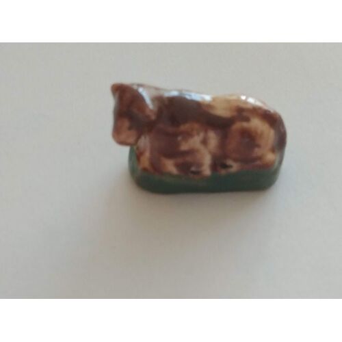 Fève Brillante Céramique Socle Vert Santon Pour La Crèche = Veau Ou Vache