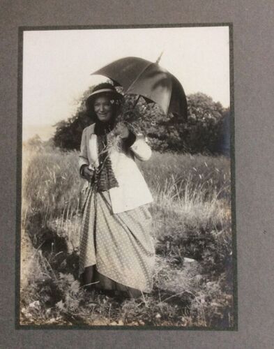 Photo : Femme Avec Ombrelle (18x12 Cm Sur Carton 30x22 Cm - Début Du Siècle Dernier)