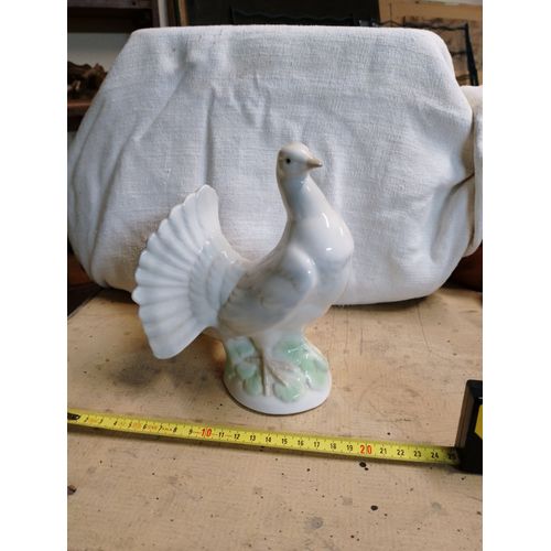 Colombe en porcelaine.