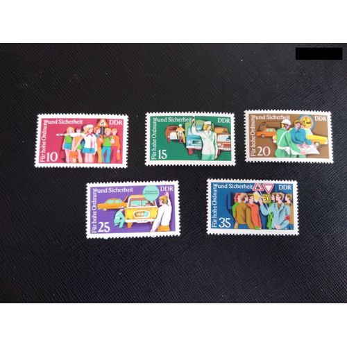 Timbre Allemagne / Rda Yt 1758 A 1762 Série: Education À La Sécurité Routière 1975 ( 041012 )