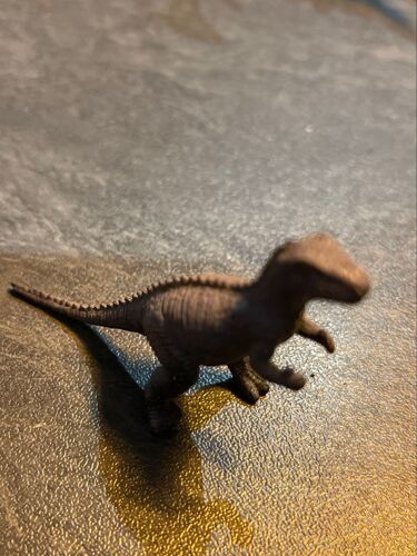 Jouet figurine dinosaure gris 
