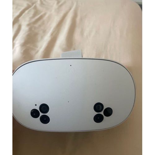 Je vends mon casque de réalité virtuelle Meta Quest 3 en excellent état.Très peu utilisé, fonctionne parfaitement, aucune rayure ni problème technique.Vendu avec la sangle d’origine