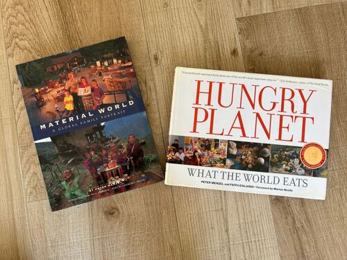 Material World -  Hungry Planet  2 Livres De Peter Manzel