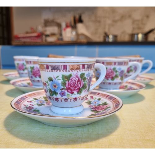 Six Tasses À Café Avec Soucoupes En Porcelaine. Modèle Vintage. Parfait État