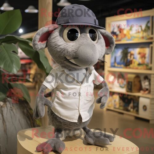 Costume Mascotte Redbrokoly De Moussaka Grise Personnage Habillé Avec Un Short Et Des Cravates
