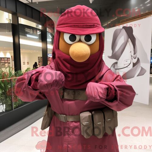 Costume De Mascotte Redbrokoly De Commando Marron Habillé D Une Chemise En Popeline Et De Châles