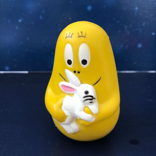 Figurine Barbidou Avec Un Lapin Dans Les Bras De La Série Barbapapa Éveil