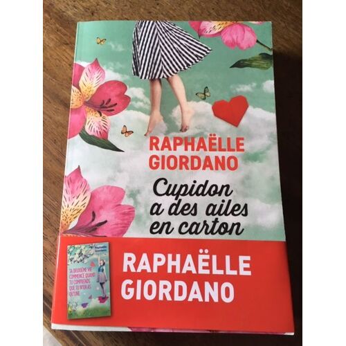 Cupidon A Des Ailes En Carton