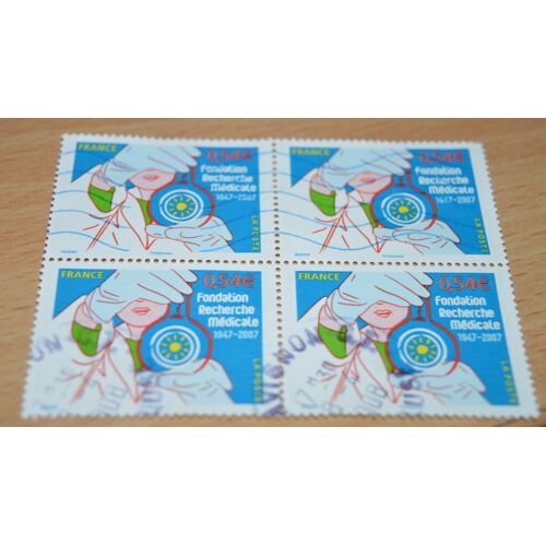 Bloc 4 Timbres Oblitérés "Fondation Pour La Recherche Médicale"
