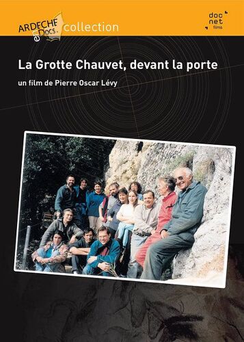 La Grotte Chauvet, Devant La Porte