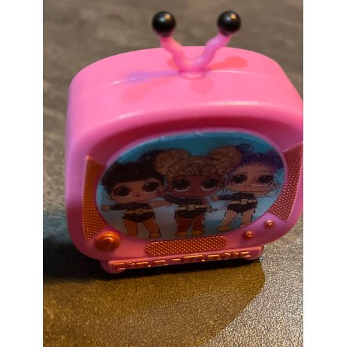 Jouet figurine tv poupée lol 