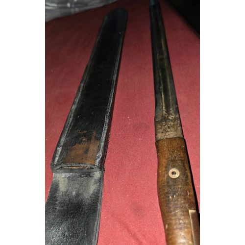 Vend Ma Baïllonnette Allemande Us De 1918 Sans Housse Originale Mais Une En Cuire Noire De Mon Pére Qui Estdécédé.