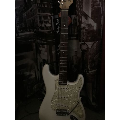 Guitare Stratocaster Squier Blanche