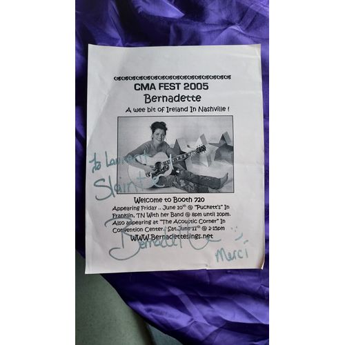 Bernadette Autographe De La Chanteuse De Country Music Sur Une Affiche Papier En 2005 À Nashville Au Cma Fest