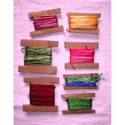 Lot De Restes De Coton À Broder Mouliné Spécial Dmc / 7 De Coloris Dégradés Et 1 Vert Uni Pour Ouvrages Broderie Et Couture