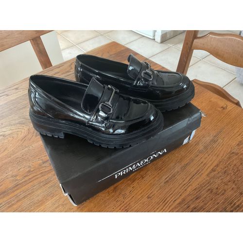 Mocassins Noirs Vernis. Taille 37