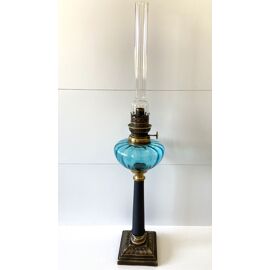 Lampe à Pétrole En Bronze Imposante – Décor Fleurs émaillées En Relief – Vintage